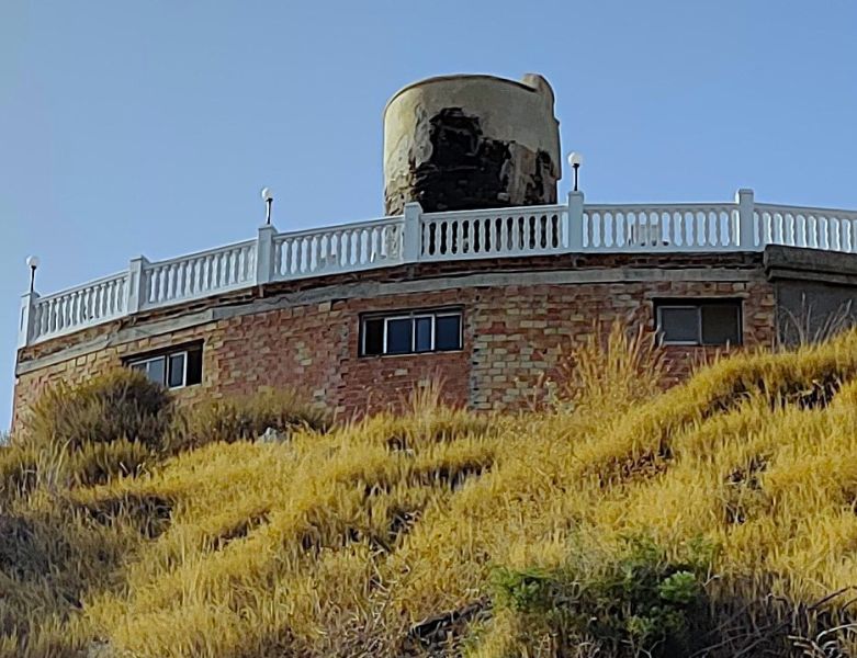 Archivo:Atalaya o torre del Cambrón, Salobreña, obra de los Reinos de Granada II o Nazarí y III o Cristiano. Wikipedia, foto libre de derechos, autor- Veinticuatro de Jahén.jpg