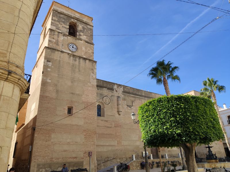 Archivo:Iglesia-fortaleza de Vera, dedicada a la Encarnación, Almería, Región Histórica de Granada. Fachada norte..jpg