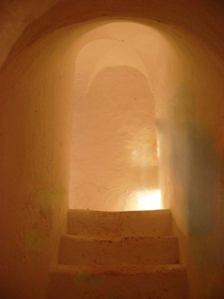 Archivo:Batería de dos cañones conocida como Torreón de Taramay, obra del Reino de Granada III, mediados del siglo XVIII. Almuñécar, Granada, Región Histórica de Granada. Escalera tal como debió ser en un principio..jpg