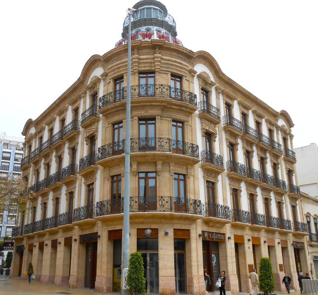 Archivo:Casa de las Mariposas, Almería capital, Región Histórica de Granada, España. Estado ras su restauración..jpg