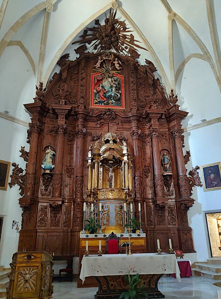 Archivo:Iglesia-fortaleza de Vera, dedicada a la Encarnación, Almería, Región Histórica de Granada. Retablo mayor..jpg