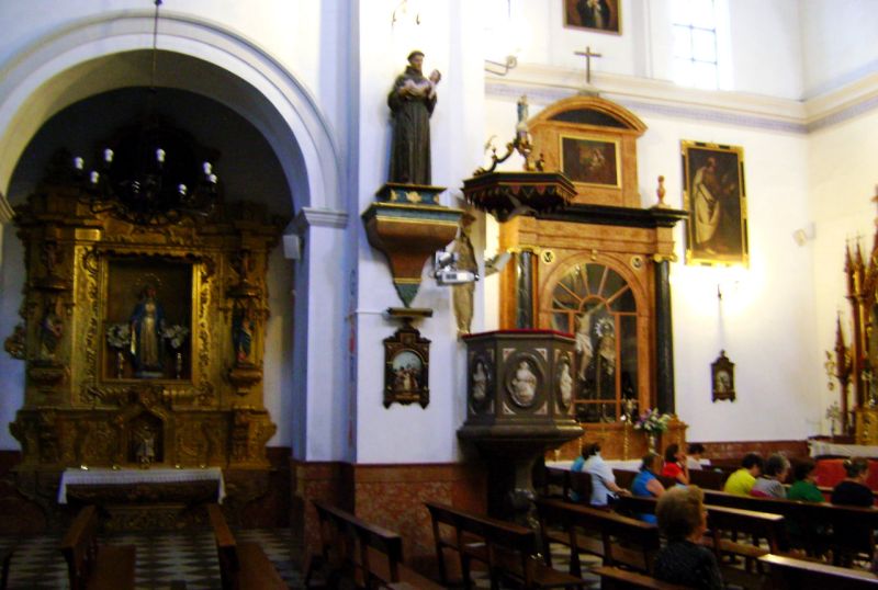 Archivo:Crucero de La iglesia parroquial de Atarfe, construida en el Reino de Granada III en estilo Mudéjar Granadino..jpg