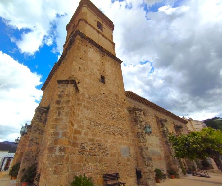 Archivo:Iglesia de S. Ginés, Purchena, Almería. Obra del Reino de Granada III (1492-1833). Vista exterior..jpg