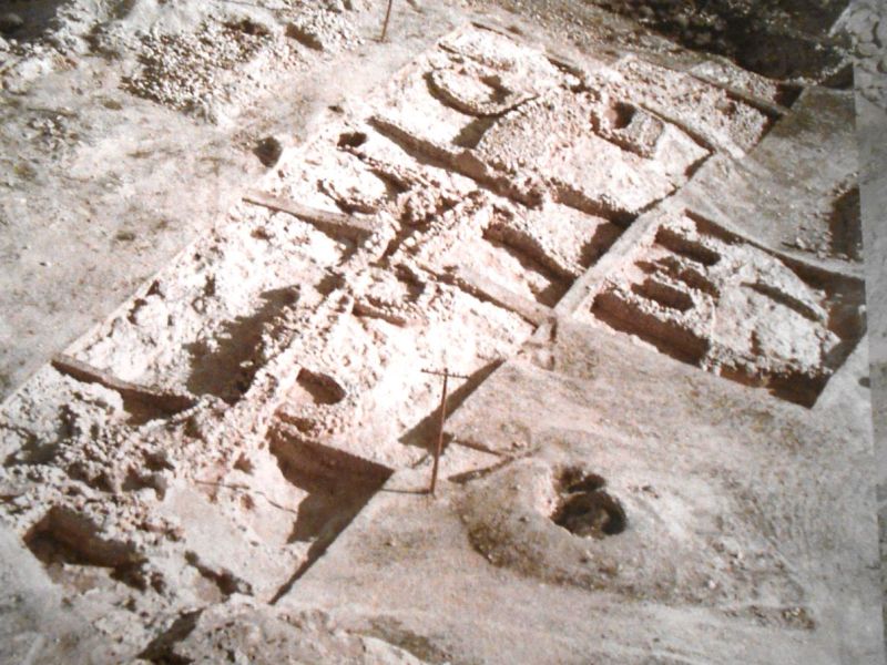 Archivo:Los Millares, Santa Fe de Mondújar, Almería, Región Histórica de Granada. Una de las fases de la excavación..jpg