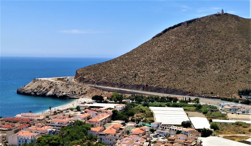 Archivo:Torre atalaya de la Estancia, Gualchos, Castell de Ferro, Granada, construida durante el Reino de Granada III o Cristiano. Al pie se sitúa Castell de Ferro y el mar de Granada..jpg