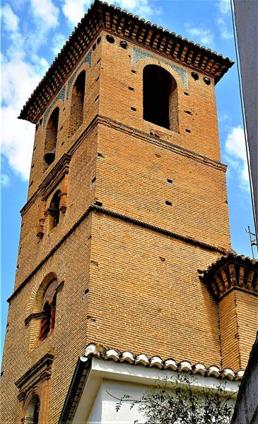 Archivo:Torre campanario de estilo Mudéjar Granadino, Albaicín, ciudad de Granada, obra del Reino de Granada III..jpg
