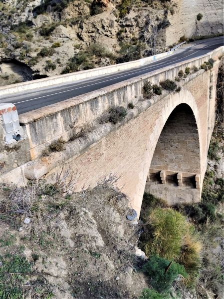 Archivo:El puente de Tablate nuevo, construido en el periodo de la Región de Granada, durante la creación de la Carretera de Granada a Motril..jpg