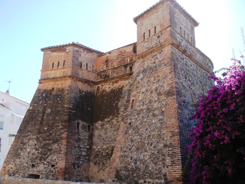 Archivo:Batería del Castillo de Baños, Alpujarra, Región de Granada. Construida en el siglo XVIII, Reino de Granada III. Vista de la cara norte..jpg