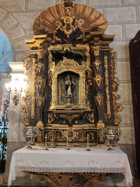 Archivo:Melegís, iglesia parroquial, Granada, obra del Reino de Granada III, España. Estilo Mudéjar Granadino de tipo I. Retablo de la inmaculada, de estilo Barroco Granadino, siglo XVIII..jpg