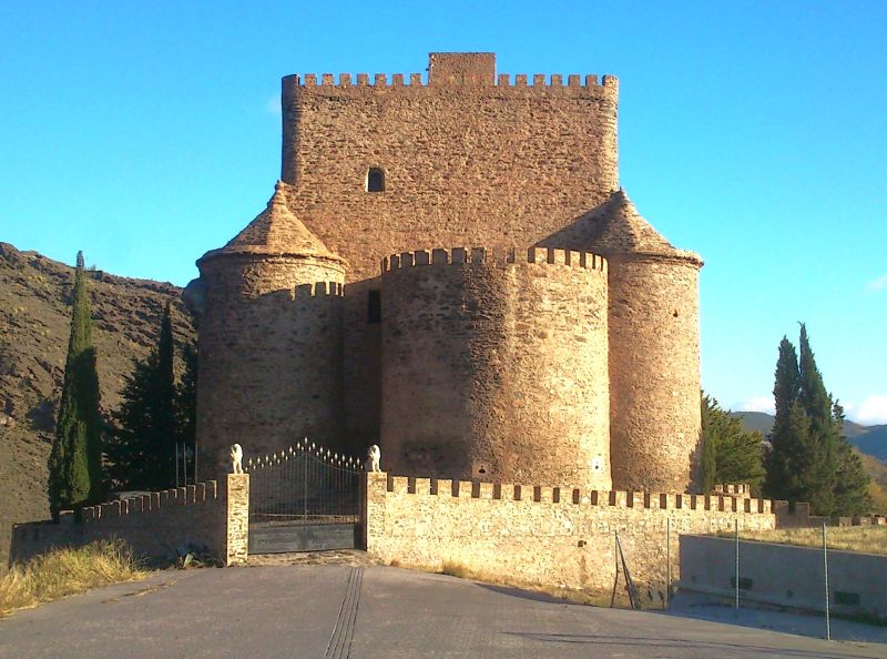 Archivo:Castillo de Gérgal, Almería, periodo del Reino de Granada III o Cristiano, construido unos siglos antes de la creación de la provincia de Almería..jpg