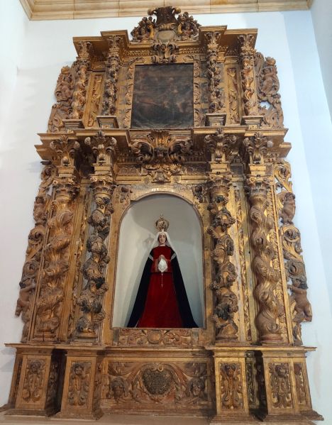 Archivo:Iglesia-fortaleza de Vera, dedicada a la Encarnación, Almería, Región Histórica de Granada. Retablo de la Virgen de los Dolores, Barroco Granadino, Escuela Granadina..jpg