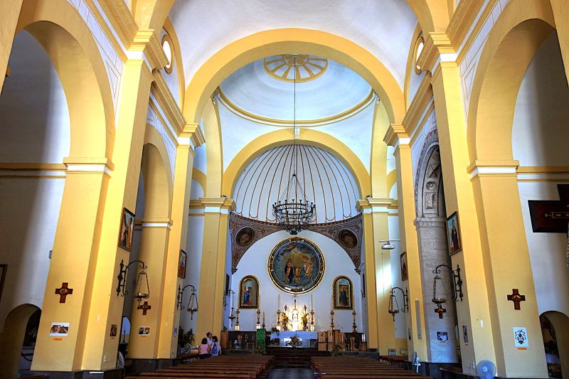 Archivo:Iglesia-fortaleza de la Encarnación, Almuñécar, Granada, Región Histórica de Granada, España. Interior del templo..jpg
